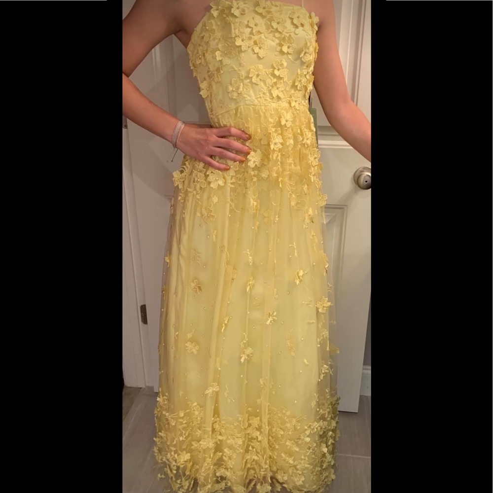Beautiful yellow prom dress